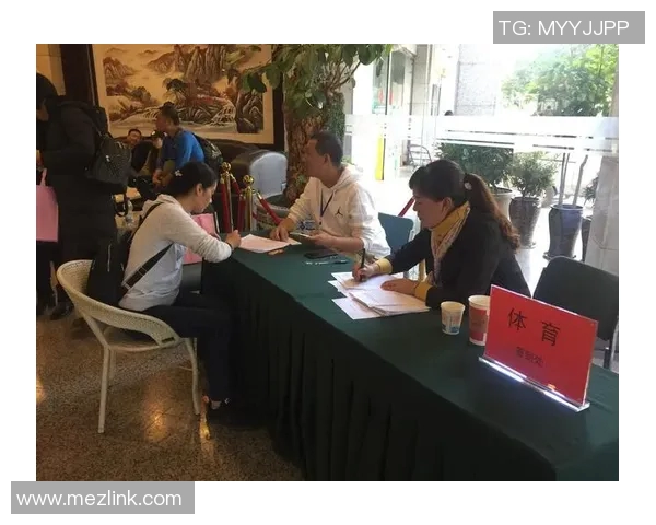 足球明星立绘大全图片欣赏与解析带你领略球场上的风采与魅力